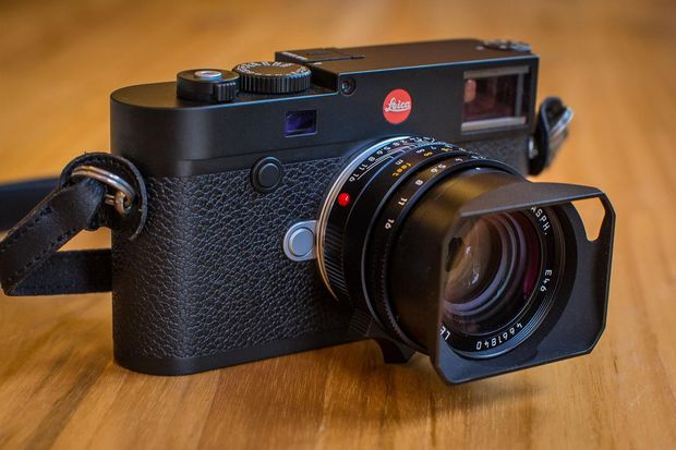 「Leica M10」

　Leica M10は、純粋な撮影体験、古風なデザイン、そしてドイツ語の「das wesentliche（本質）」のエッセンスに対する写真家たちの渇望を満たすものとなっている。