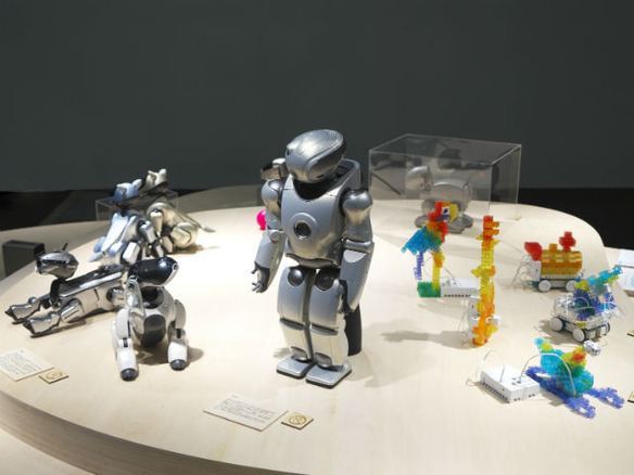 ソニー「AIBO」が渋谷に登場--「AI×ロボティクス展示」