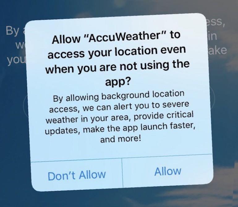 「AccuWeather」アプリに位置情報へのアクセスを許可するか否かを尋ねるメッセージ