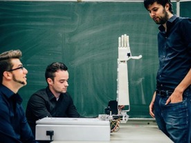 ロボットアームがテキストを手話に変換--ベルギーのプロジェクト