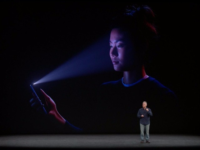 「iPhone X」デモでの「Face ID」の動作は設計通り？
