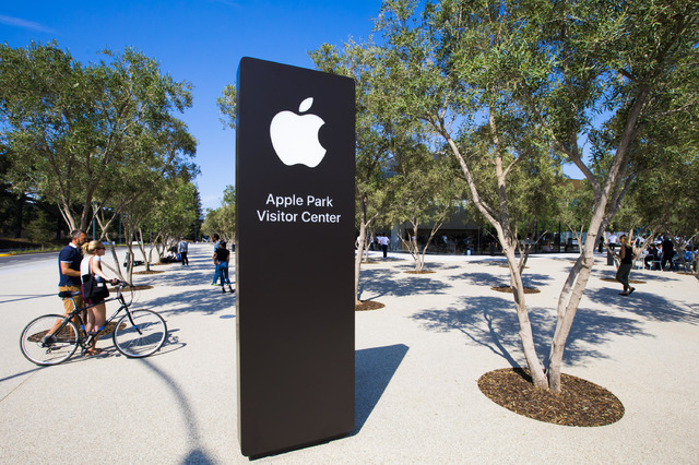 　ビジターセンターには「Apple Store」と「Caffe Macs」（Appleによるカフェ）がある。 