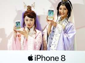 織ちゃんと乙ちゃんも登場--auの「iPhone 8」発売記念セレモニー