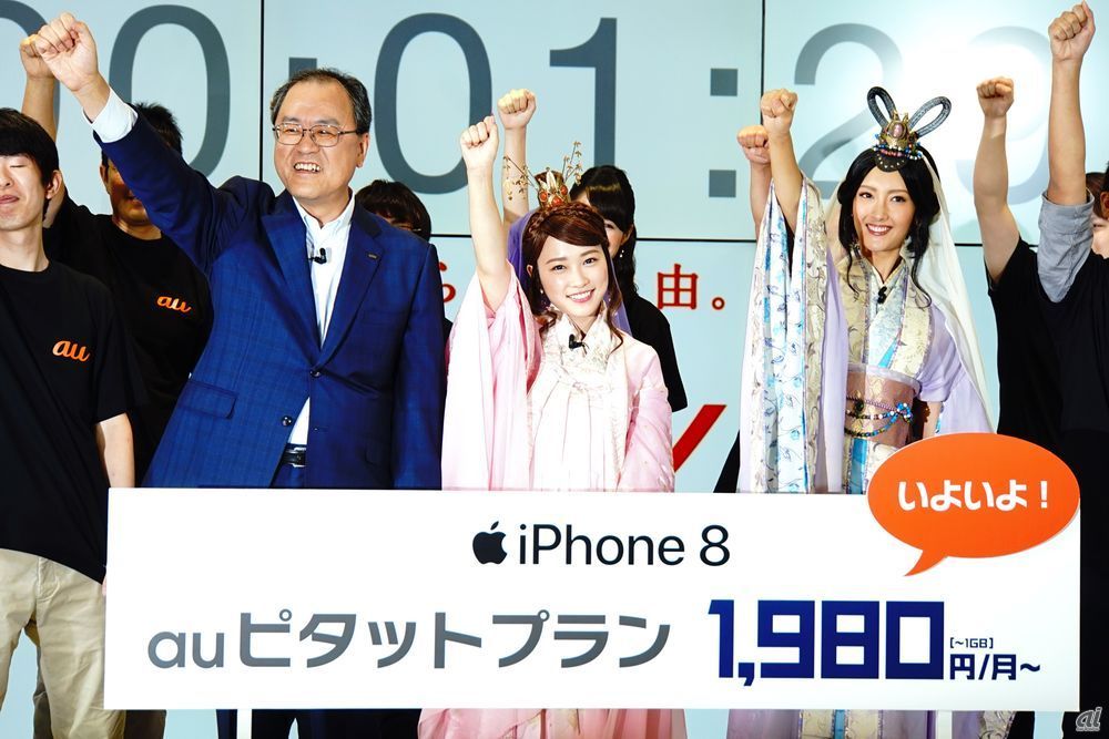 　朝8時を迎え、最新のiPhone 8/8 Plusが発売された。