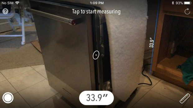 　筆者は先週末に新しい食器洗い機を設置したとき、実際にAR MeasureKitを使用した。調理台の下のスペースの高さを十分な精度で測定してくれたので、筆者はそれに合わせて食器洗い機の脚部を調節することができた。