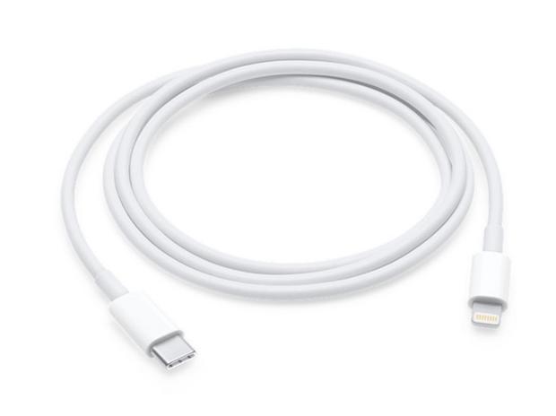 Apple「USB-C - Lightningケーブル」

　iPhone 8やiPhone Xで高速充電を体験したいというユーザーは、このケーブルが必須だ。「USB Power Delivery」規格に対応する電源アダプタは数多く存在するものの、対応するUSB-CとLightiningケーブルは、このApple純正ケーブルのみだ。

　1mのケーブルは税別2800円で格安ではないが、これでiPhoneの充電方法が大きく変わるはずだ。
