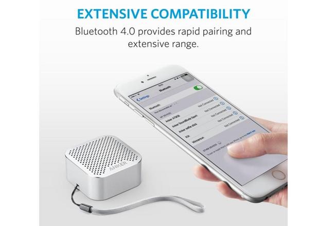 Anker「SoundCore nano Bluetooth speaker」

　SoundCore nanoはポケットやハンドバッグに入れて持ち運べるサイズの小型Bluetoothスピーカ。3Wのオーディオドライバを内蔵しクリアな音質で再生する。1回の充電で約4時間の再生が可能（音量や内容による）。

　マイクを内蔵しており、iPhoneとのペアリングで通話にも利用できる。

　価格：税込1999円