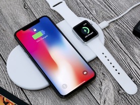 iPhoneとApple Watchを同時にワイヤレス充電できる「Funxim」