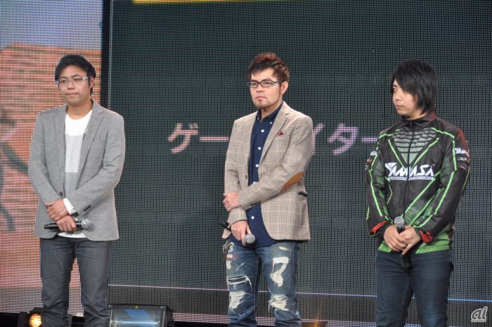 左から、プロeスポーツチーム「DetonatioN Gaming」を率いる梅崎伸幸氏、ゲームライターとして活動しているブンブン丸氏、「鉄拳」シリーズの強豪プレーヤーであるプロゲーマーのノビ選手も登壇。3人ともそれぞれの立場から、今回の動きを歓迎していることが語られた