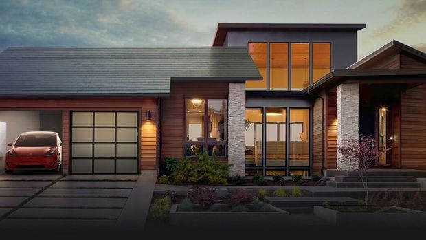 Teslaの発電パネル「Solar Roof」に新デザイン

　Teslaが開発した住宅用の太陽光発電パネル「Solar Roof」は、2017年に続き、さらに販売が拡大されるだろう。同社ではSolar Roofにかかる費用の目安として、米国の一軒家の場合で、1平方フィート当たり21.85ドル（約2500円）としている。既存のデザイン2種（「テクスチャード」と「スムース」）に加え、2018年には「トスカーナ」と「スレート」が提供される。