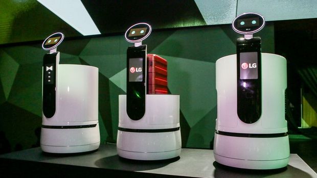 　LGが発表したロボットはCLOiだけではない。同社は3つの新しくて興味深いロボットコンセプトのデモも披露した。具体的には、給仕ロボット、ポーターロボット、ショッピングカートロボットの3つだ。これらのロボットは、それぞれサービスやホスピタリティ、小売りなどの業種向けに開発された。