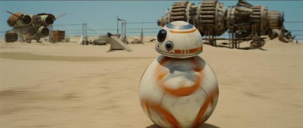 11位：「スター・ウォーズ／フォースの覚醒」（2015年）

　本作ではボール型ドロイド「BB-8」が登場し、ファンから人気を博した。同シリーズでは「C-3PO」や「R2-D2」といったロボットが登場してきたが、BB-8は物語にとってさらに重要な存在になっている。