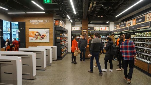 　Amazon Goは1年前からAmazonの従業員向けにオープンしている。米CNETが昼休み頃に訪れると、出入りする従業員であふれていた。