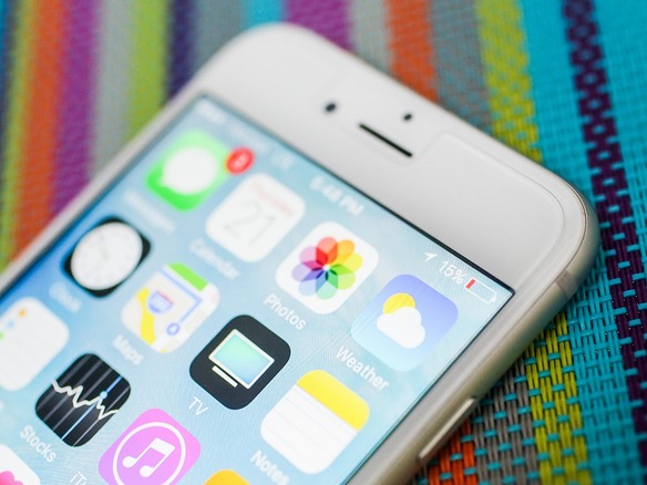 「iPhone」旧モデルの性能抑制問題で米当局がアップルを調査か
