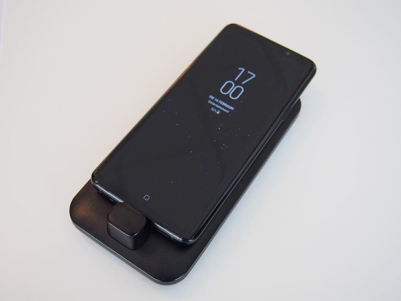 サムスン、スマートフォンをPCのように使えるドッキングシステムの新モデル「DeX Pad」