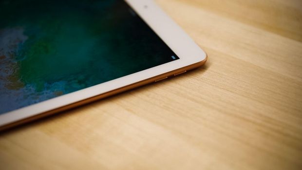 　新型iPadは、シルバー、スペースグレイ、ゴールドの3色展開。