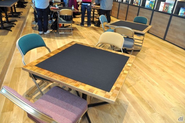 　テーブルも複数設置され、多人数が同時に遊べる環境が整えられている。