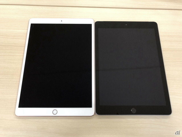 　iPad Pro 10.5インチ（高さ250.6mm×幅174.1mm×厚さ6.1mm）と比較してみた。やはり一回り小さく感じる。