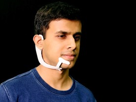 MIT、“声を出さずに音声認識”できる技術を開発--あごの神経信号から発声を推測