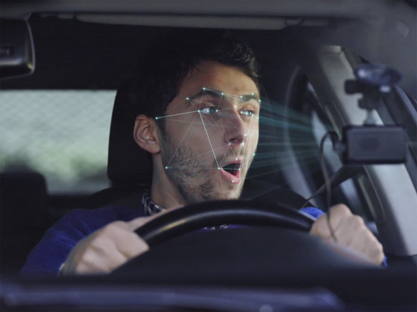 運転中のよそ見や居眠りを警告する「Ridy」--ドライバーの表情や目の動きを監視