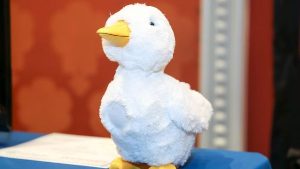 　ヘルスケア分野の研究開発を手がけるSproutelが保険会社のAflacと提携し、がん治療を受ける子どもの「相棒」として、触れ合えるアヒル型のロボット「My Special Aflac Duck」を開発した。