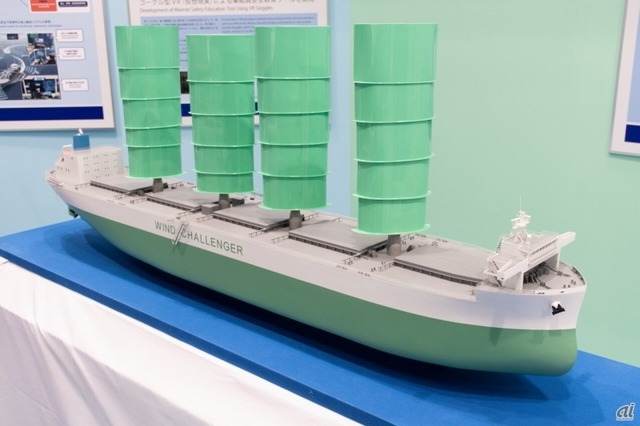 　商船三井が開発を進める「次世代の帆船」。東京大学と共同開発する伸縮可能な帆を船に装備し、最大50%の省エネを目指す。2018年より、この帆を1つ装備するコンセプトモデル船のプロジェクトが始まるという。