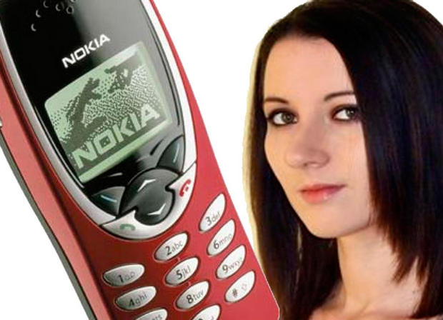 Charlie Osborne（セキュリティリポーター）

最初のデバイス：「Nokia 8210」、2001年前後

覚えていること：中等学校の時に父親が買ってくれた。ゲームの「Snake」とこの電話に夢中になった。当時としては最軽量、最薄で、小さいために先生に見つかることがなかった（当時、学校で携帯電話が禁止されていた）。赤のモデルを持っていた。

現在のデバイス：「Galaxy S7 edge」