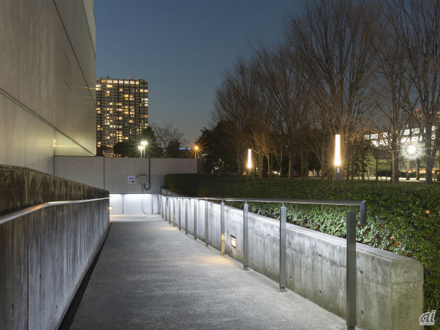 パナソニックセンター東京に設置した「スマートガイド」（通常点灯時）