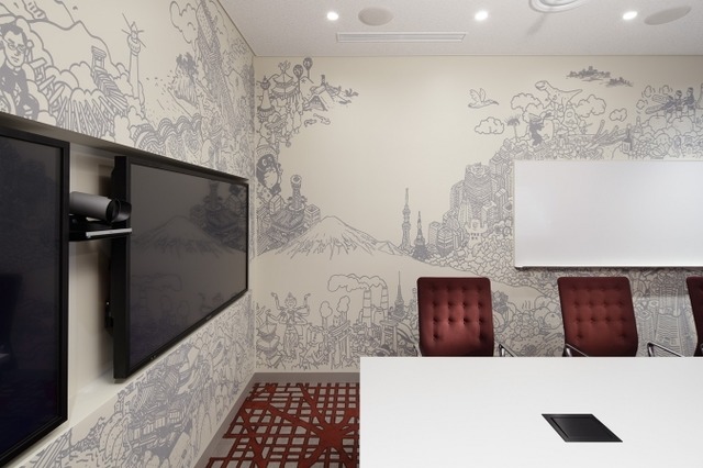 　世界のいろんな場所を描いたイラストはミーティングルーム内の壁にも。
