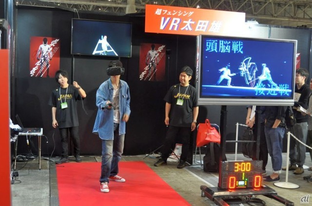 　「超フェンシング」ブースでは、VRで再現された五輪フェンシングメダリストである太田雄貴氏と対戦ができる「VR太田雄貴」を出展。現役選手によるフェンシングの対戦を実演するコーナーもある。