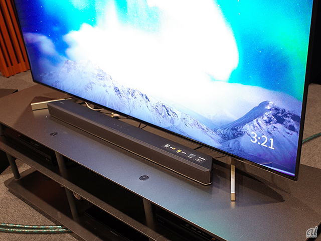 液晶テレビ「ブラビア X9000F」に合わせたデザインを採用する