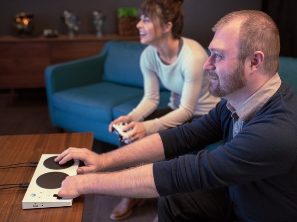 マイクロソフト、障がい者向けゲームコントローラ「Xbox Adaptive Controller」