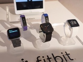 「日本は世界で2番目に寝ていない」--ヘルスケアに特化したスマートウォッチ「Fitbit Versa」