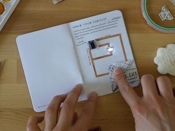 電子回路の“体験学習”ノート「Hack Your Notebook」--LEDからプログラミングまで