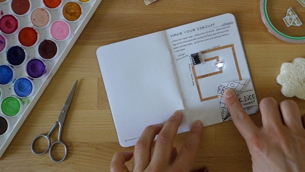 機能する電子回路が作れるノート（出典：Kickstarter）
