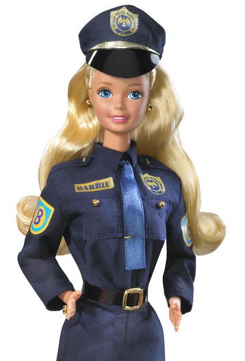 警官（1993年）

　翌年にはバービーは警官として警察組織に加わった。