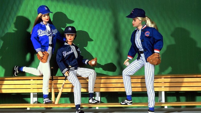 大リーグ（MLB）選手（1998年）

　バービーは1998年に友人たちとともにMLBへ。MLBでプレーした最初の女性となった。