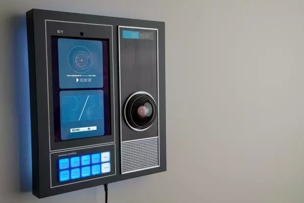 HAL 9000の実物大レプリカ（出典：Indiegogo）
