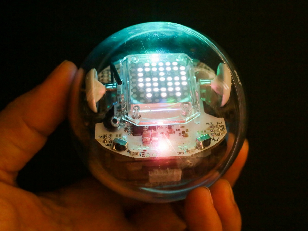 Sphero、最新の球体ロボット「BOLT」を発表--教育分野をさらに
