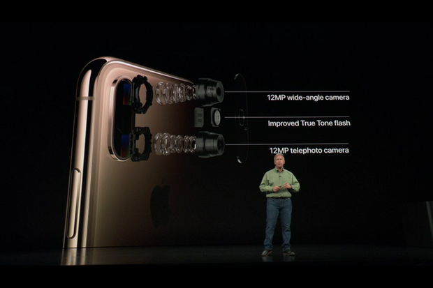 新しくなったカメラ機能

　新しいiPhoneでは、前面と背面のカメラが更新されている。
- 背面：デュアルカメラ（12メガピクセルのワイドレンズと同テレフォト・レンズ）
- 前面：7メガピクセルのカメラ（ポートレートモード写真で撮影後に被写界深度が調整可能に）