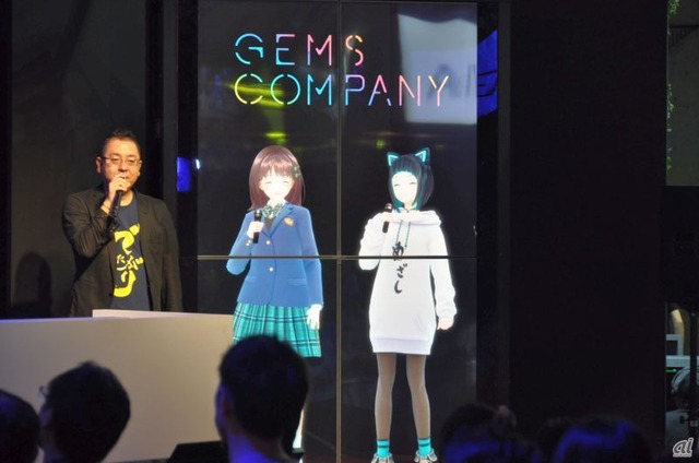 　スクウェア・エニックスが取り組むバーチャルアイドルグループ「GEMS COMPANY」のメンバーが登壇。齊藤陽介氏とともにブースや一般公開日のイベントについて紹介した。