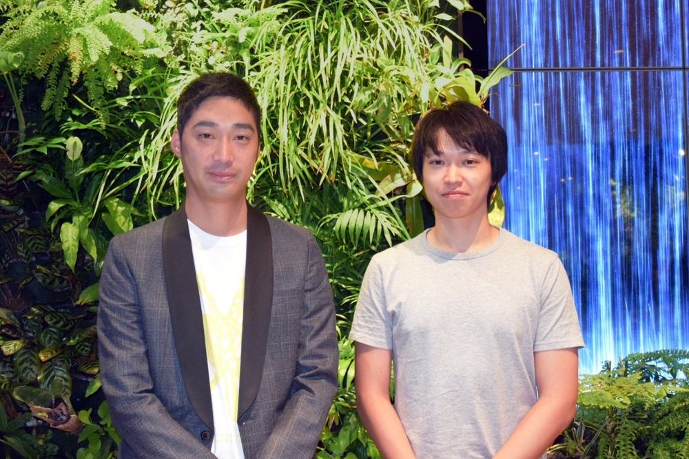 左から、DMM.com COOの村中悠介氏と、CTOの松本勇気氏