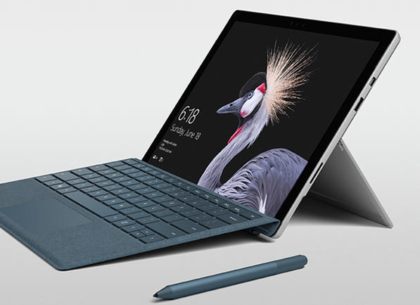 2017年モデルでSurface Proのモデル番号が廃止に

　2017年5月：Surface Pro（2017年モデル）とSurface Pro 4を並べて置くと、両者の違いを見分けるのは難しいだろう。Microsoftがこの製品を「Surface Pro 5」と名付ける誘惑に逆らうことに決めたのは、ひょっとしたらそのためかもしれない。

　第7世代のIntel CPUが内蔵されており、速度が著しく向上している。「Core m3」版と「Core i5」版は初めてのファンレスのSurface Proモデルである。