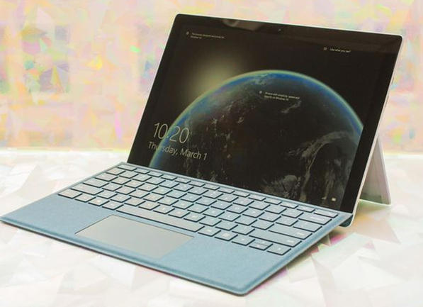 モバイル接続機能がSurfaceシリーズに復活

　2017年10月：ロンドンで開催されたイベントで、Microsoftは待望の「Surface Pro LTE Advanced」を発表した。潜在的な購入者の期待も高まった。Surface Pro（2017年）をベースとするこのモデルは当初、法人向けのみが提供された。