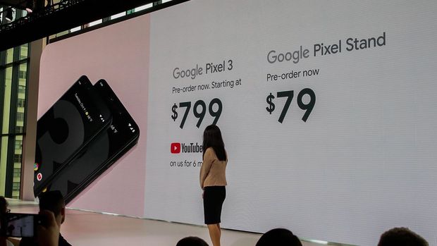 　Google Pixel 3は799ドルから（国内価格は64Gバイトモデルが9万5000円、128Gバイトモデルが10万7000円）、Google Pixel Standは79ドル（同9504円）だ。どちらも事前予約受付が開始された。