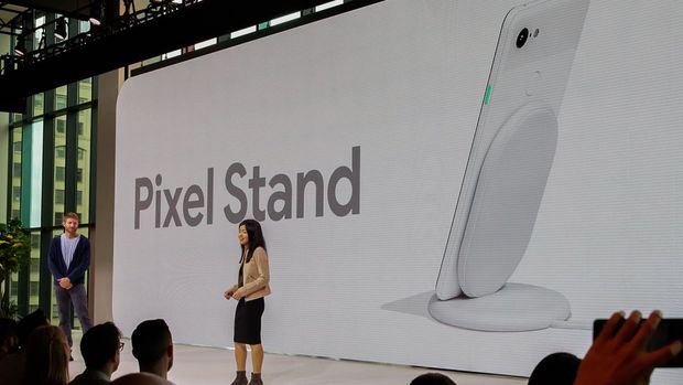 　Googleによると、新しいPixel Standはより短時間で充電できるようになり、Google Home Hub体験と同様にPixelをスマートホームの役立つ構成品に変えられるという。