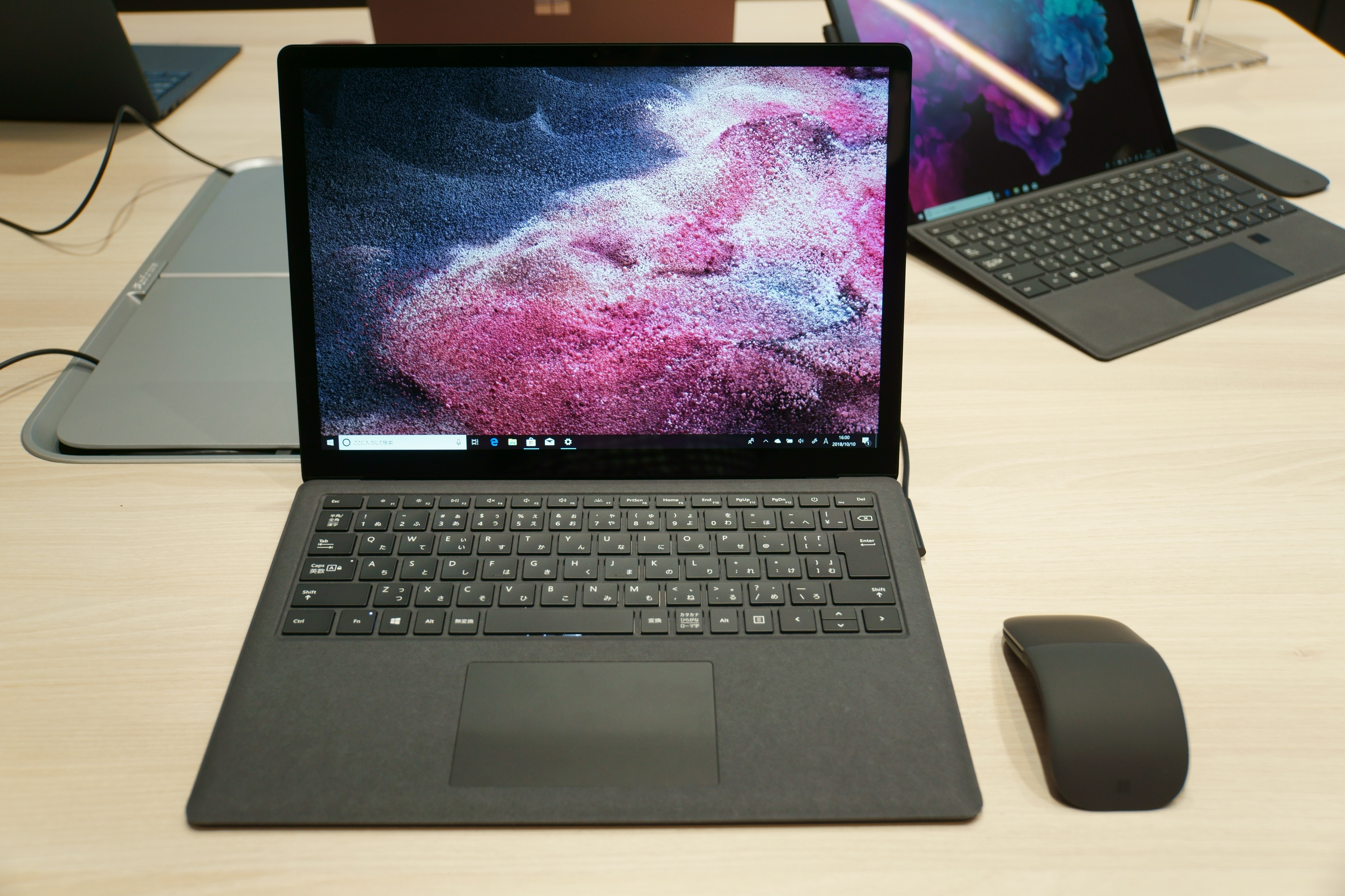 Surface Laptop 2（新色ブラック）
