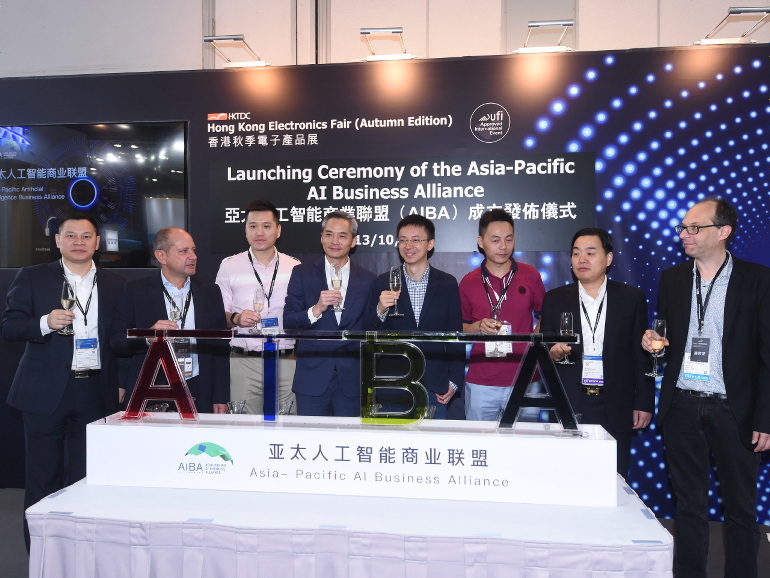 「Asia-Pacific AI Business Alliance（AIBA）」の始動を記念し、香港エレクトロニクス・フェア（秋）でイベントが行われた