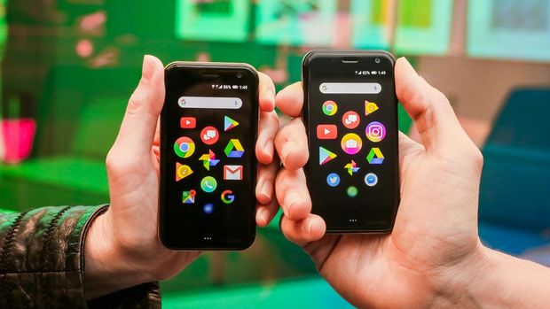 　Palmが、小型Android端末「Palm」を発表した。米Verizonが独占で11月に発売する。価格は349.99ドル（約3万9000円）。

　ディスプレイは3.3インチ（445ppi）の液晶、プロセッサはQualommの「Snapdragon 435」、メモリは3Gバイト、ストレージは32Gバイト、バッテリは800mAhとなっている。色はチタニウムとゴールドの2色。