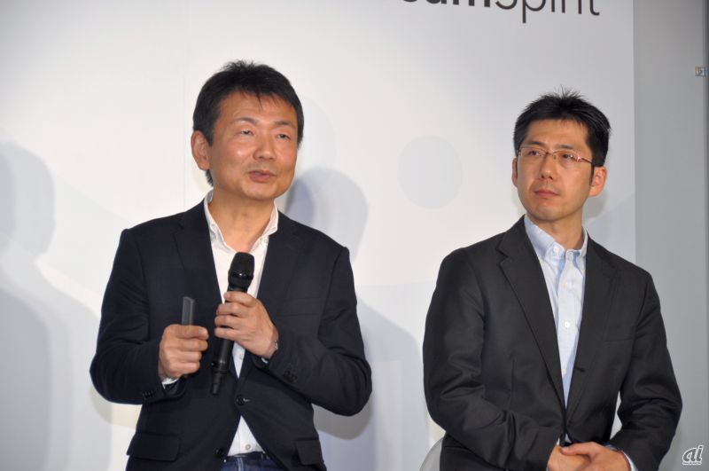 チームスピリット 代表取締役社長の荻島浩司氏（左）と、新製品の説明を行った、同開発チーム アーキテクトの倉谷彰氏（右）